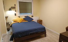 Double Room & Private Bathroom In Big Appartement Shared With Hosts